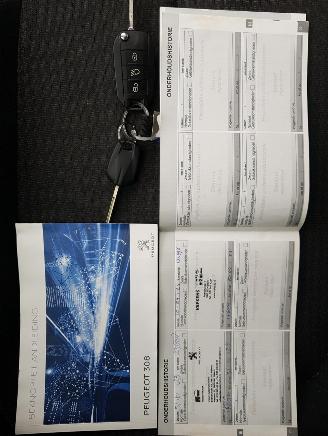 Peugeot 308 SW 1.2 PureTech Blue Lease Executive picture 23