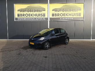 uszkodzony samochody osobowe Toyota Aygo 1.0 VVT-i Comfort 2012/10