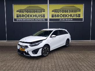 krockskadad bil auto Kia Ceed Sportswagon 1.6 GDI PHEV DynamicPlusLine 2022/9