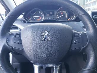 Peugeot 2008 1.2 PureTech Blue Lion picture 18