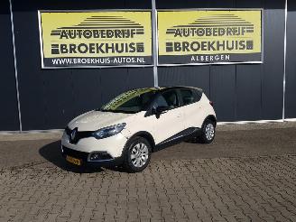 Damaged car Renault Captur 0.9 TCe Expression 2014/6