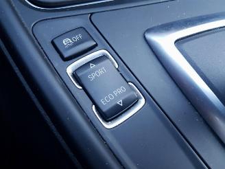 BMW 3-serie 320i Executive picture 25