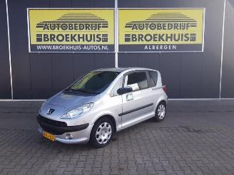 Coche siniestrado Peugeot 1007 1007 (KM), Hatchback 3-drs, 2004 / 2011 1.4 2005/9