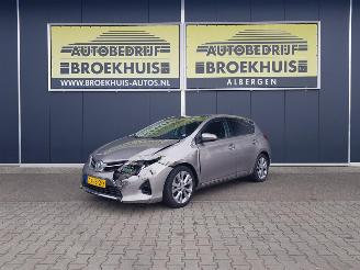 krockskadad bil auto Toyota Auris 1.8 Hybrid Lease 2013/4