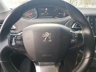 Peugeot 308 SW 1.2 PureTech Blue Lease Executive picture 19