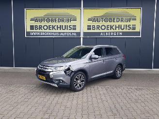 Voiture accidenté Mitsubishi Outlander 2.2 DI-D Instyle 4WD 7-persoons 2015/9