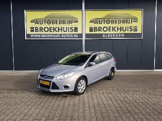 Damaged car Ford Focus Wagon 1.0 EcoBoost Trend 2013/10