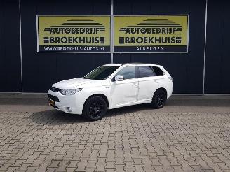 Damaged car Mitsubishi Outlander 2.0 PHEV instyle 2013/12