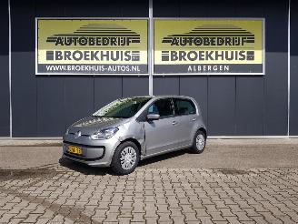 Damaged car Volkswagen Up! 1.0 move up! BlueMotion 2015/2