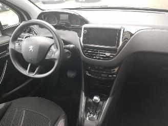 Peugeot 208 1.2 e-VTi Active AUTOMATIC picture 13