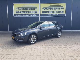 Unfallwagen Volvo V-60 2.4 D6 AWD Plug-In Hybrid Summum 2013/12