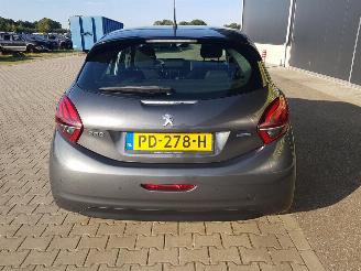 Peugeot 208 1.2 PureTech Blue Lion picture 5