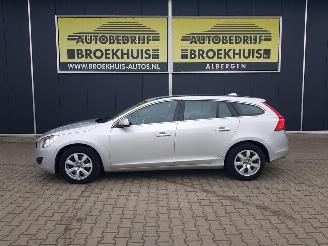 Volvo V-60 2.0 D4 Momentum picture 2