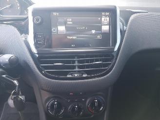 Peugeot 2008 1.2 PureTech Active picture 16