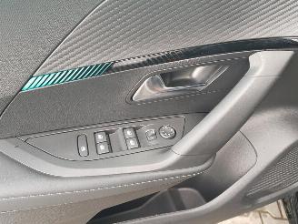 Peugeot e-2008 EV Allure 50 kWh picture 25