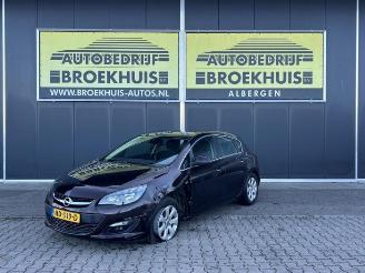 Vrakbiler auto Opel Astra Astra J (PC6/PD6/PE6/PF6), Hatchback 5-drs, 2009 / 2015 1.4 Turbo 16V ecoFLEX 140 2015/9