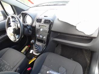 Suzuki Splash 1.0 12v picture 5