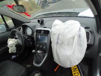 Suzuki Splash 1.0 12v picture 5