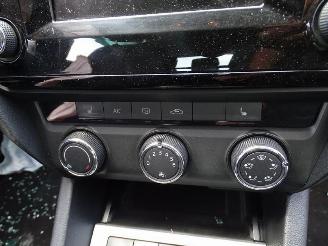 Skoda Octavia Combi 1.6 TDi picture 6