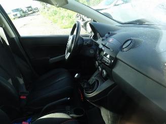 Mazda 2 1.3 16v picture 5