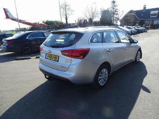 damaged passenger cars Kia Cee d Sportswagon 1.6 GDi 2013/3