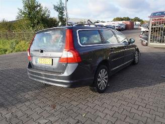 Vrakbiler auto Volvo V-70 T4 2011/9