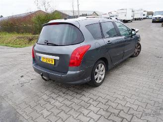 Peugeot 308 SW 1.6 VTi picture 1