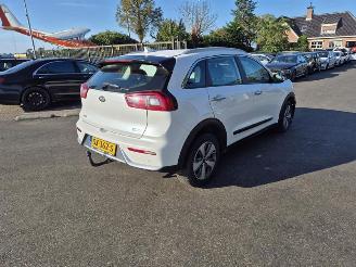 Vaurioauto  passenger cars Kia Niro 1.6 GDI Hybrid (G4LE) 2018/6