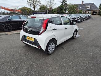 krockskadad bil auto Toyota Aygo 1.0 12V 2021/4