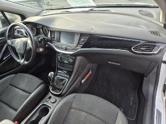 Opel Astra SPORTS TOURER+ 1.2 Turbo picture 5