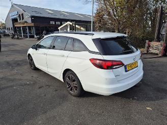 Opel Astra SPORTS TOURER+ 1.2 Turbo picture 2