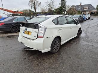 krockskadad bil auto Toyota Prius 1.8 16v Hybrid 2011/1