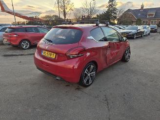 Damaged car Peugeot 208 1.2  12v 2014/12