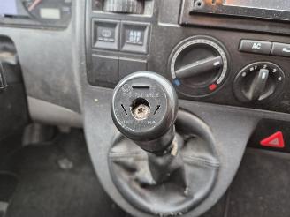 Volkswagen Transporter 1.9 TDi picture 9
