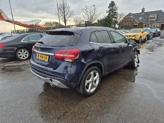 uszkodzony samochody osobowe Mercedes GLA 180 2017/8