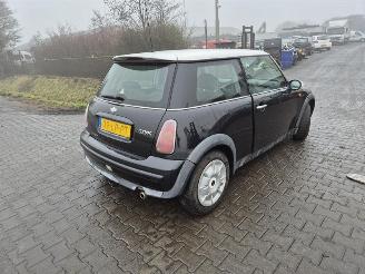 Uttjänta bilar auto Mini One 1.6 16v 2003/4