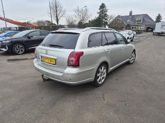 Damaged car Toyota Avensis wagon  2.4 16v 2006/7