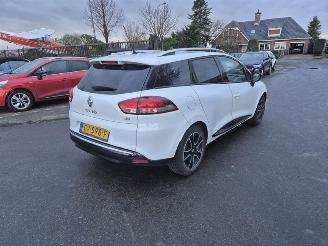 krockskadad bil auto Renault Clio GrandTour 1.5 dCi 2015/8