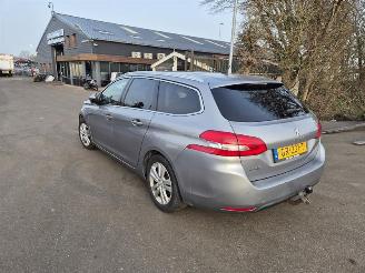 Peugeot 308 SW 1.2 12v picture 2