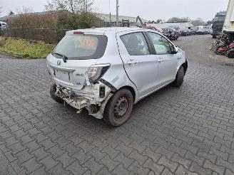 Salvage car Toyota Yaris 1.5 Hybrid 2012/11