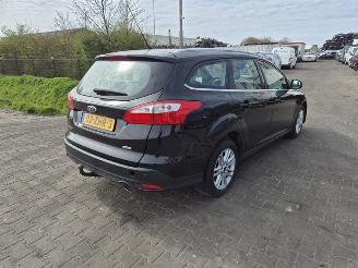 Vrakbiler auto Ford Focus Wagon 1.6 2012/11