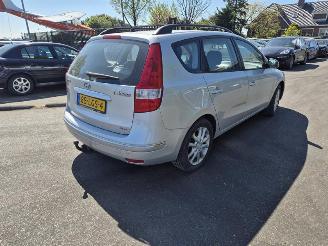 Vaurioauto  passenger cars Hyundai I-30 Crosswagon 1.4 2010/4