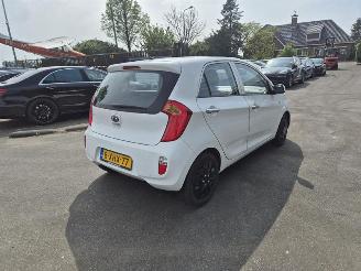 krockskadad bil auto Kia Picanto 1.0 12v 2014/11