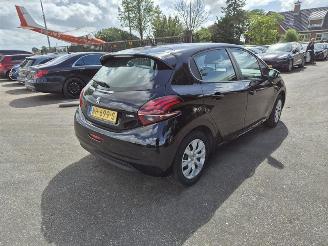 Damaged car Peugeot 208 1.2 Vti 2017/1