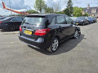 skadebil auto Mercedes B-klasse 180 2015/11