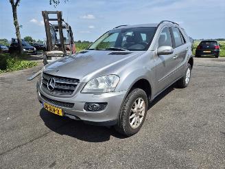 Mercedes ML 350 4 matic picture 3