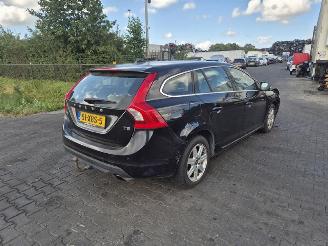 skadebil auto Volvo V-60 T3 2012/5