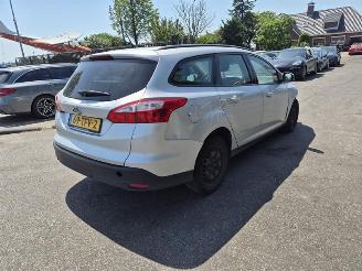 Damaged car Ford Focus Wagon 1.6 Ti 2012/1