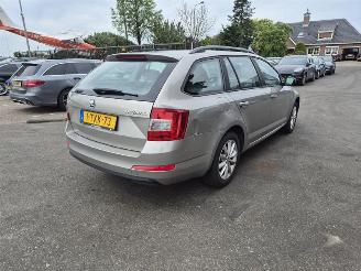 krockskadad bil auto Skoda Octavia Combi 1.2 TSi 2014/6