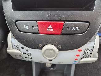 Peugeot 107 1.0 12v picture 8